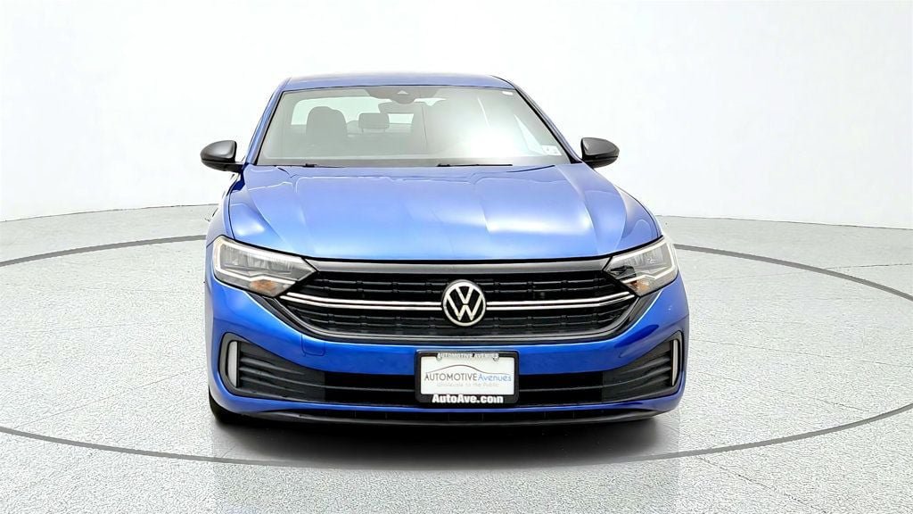 Used 2022 Volkswagen Jetta Sport FWD image 2