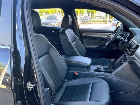 Used 2023 Volkswagen Atlas Cross Sport SE image 8