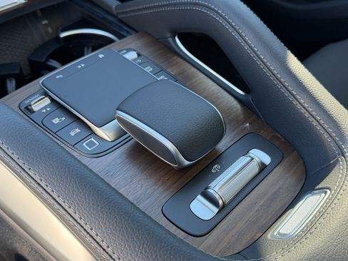New 2026 Mercedes-Benz GLS 450 4MATIC image 25