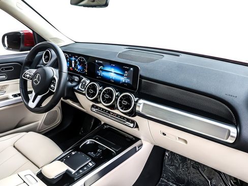 Used 2021 Mercedes-Benz GLB 250 4MATIC image 17