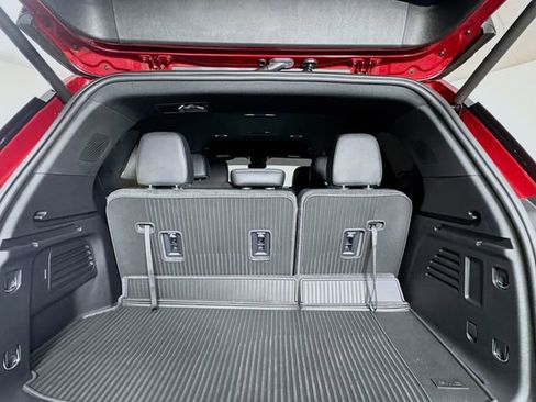 Used 2024 GMC Acadia AT4 w/ Luxury Package image 31