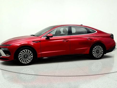 Used 2025 Hyundai Sonata Limited FWD image 8