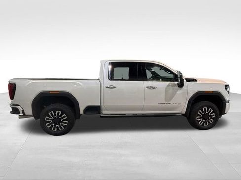 Used 2025 GMC Sierra 2500 Denali Ultimate w/ Max Trailering Package AWD/4WD image 8