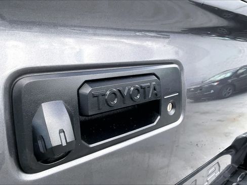 Used 2018 Toyota Tacoma SR RWD image 7