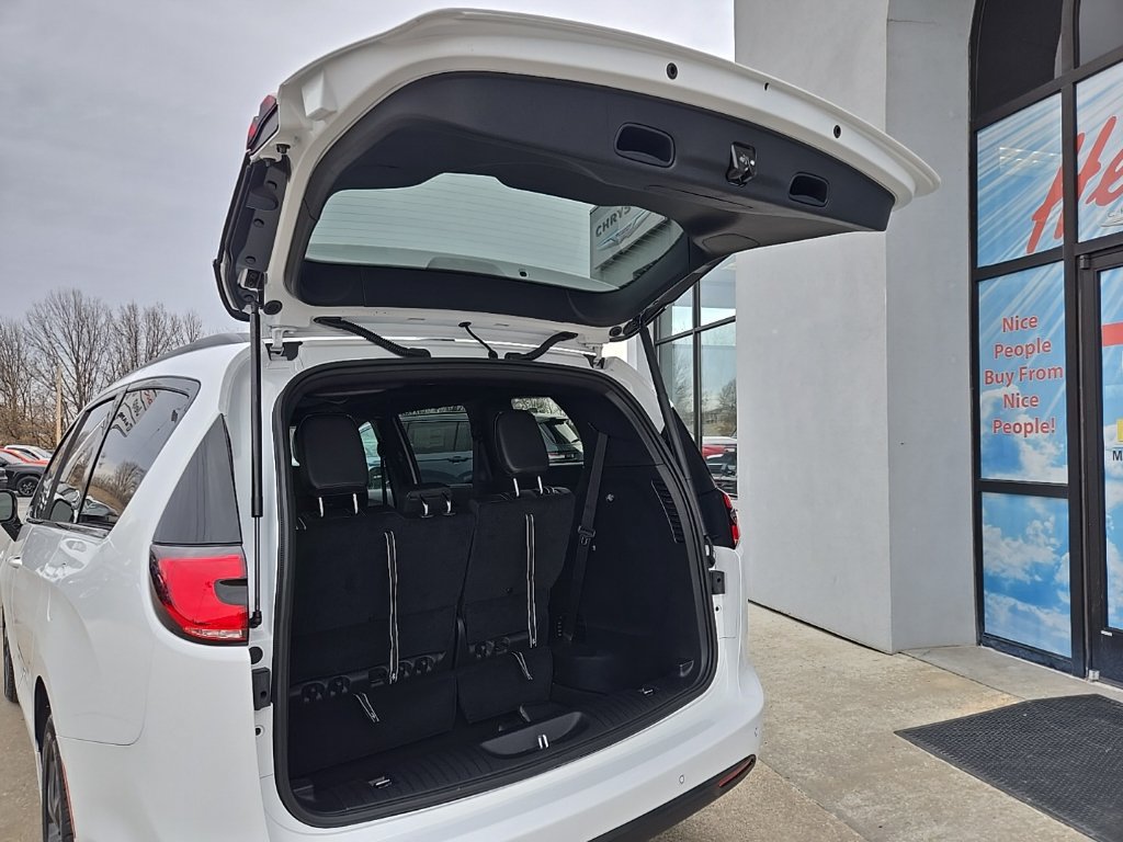 New 2026 Chrysler Pacifica Select w/ S Appearance Package FWD image 96