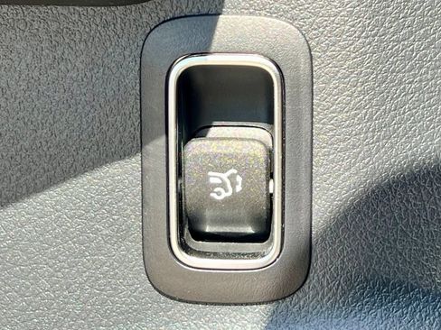 Certified 2025 Mercedes-Benz GLB 250 4MATIC image 33