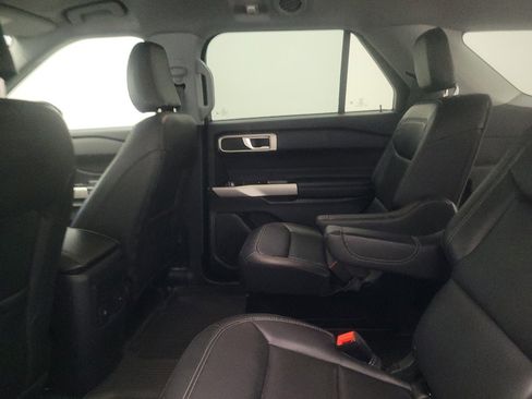 Used 2023 Ford Explorer XLT w/ Equipment Group 202A AWD/4WD image 18