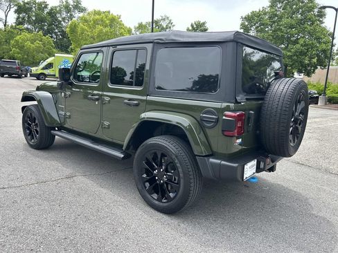 Used 2023 Jeep Wrangler Unlimited Sahara w/ Cold Weather Group AWD/4WD image 5
