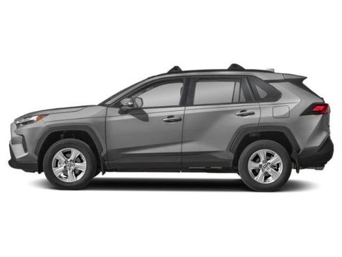 Used 2022 Toyota RAV4 XLE image 3