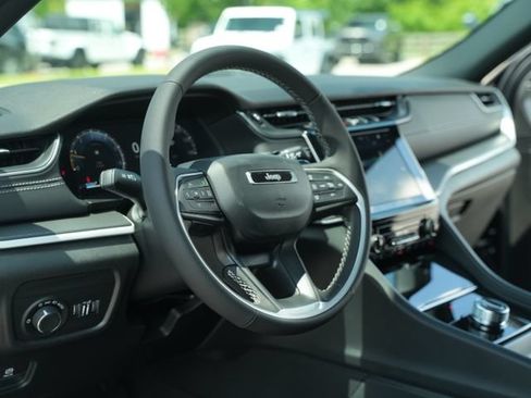 New 2026 Jeep Grand Cherokee L Laredo w/ MOPAR Finishing Package AWD/4WD image 27