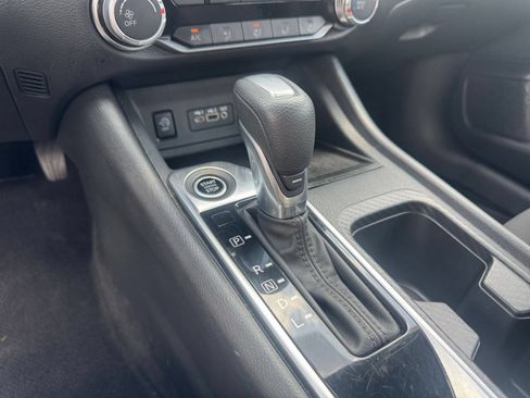 Used 2025 Nissan Sentra SV FWD image 35