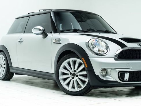 Used 2011 MINI Cooper S image 3