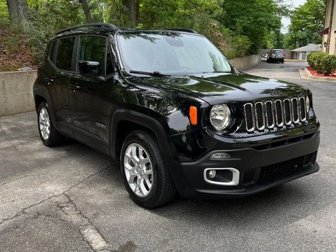 Used 2017 Jeep Renegade Latitude FWD image 5