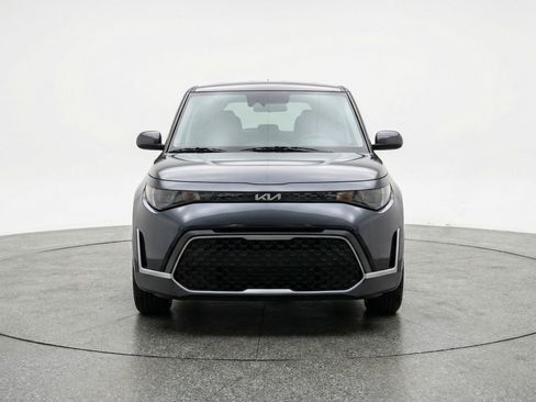 Used 2025 Kia Soul LX w/ LX Technology Package image 2