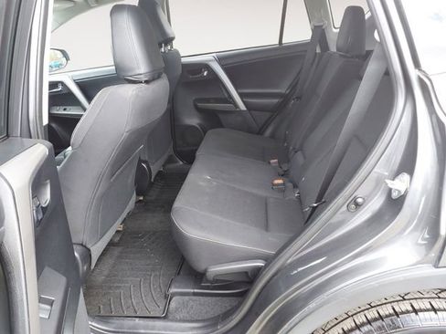 Used 2018 Toyota RAV4 XLE FWD image 13
