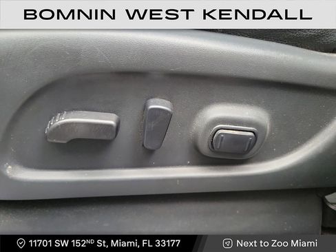 Used 2023 Nissan Titan PRO-4X w/ Pro-4x Convenience Package image 9