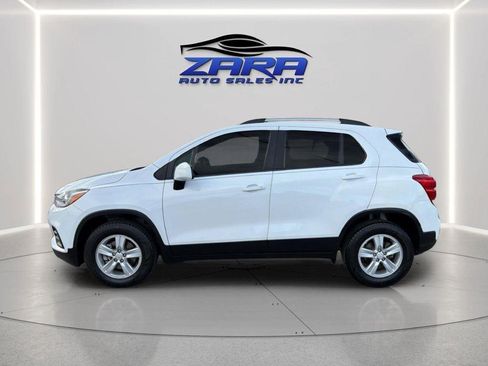 Used 2022 Chevrolet Trax LT w/ LT Convenience Package image 4