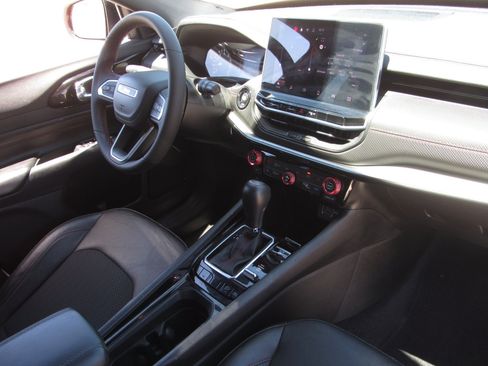 Used 2025 Jeep Compass Trailhawk AWD/4WD image 9