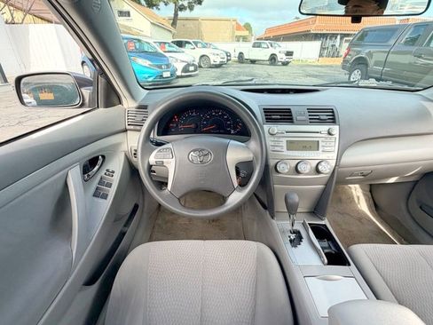 Used 2010 Toyota Camry LE image 22
