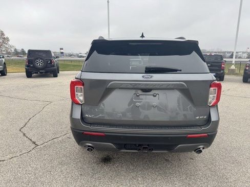 Used 2022 Ford Explorer XLT w/ Equipment Group 202A image 7