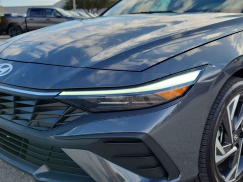 Used 2025 Hyundai Elantra SEL image 6
