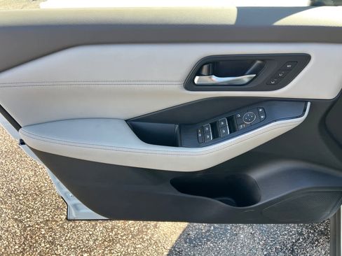 Certified 2025 Nissan Rogue SL w/ Tech Package image 20