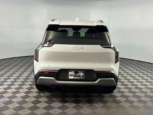 Used 2024 Kia EV9 Wind image 8
