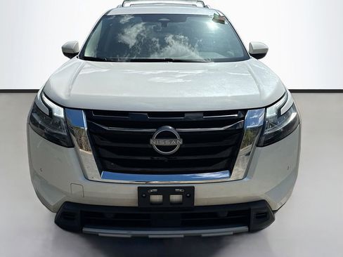 Used 2024 Nissan Pathfinder SL image 2