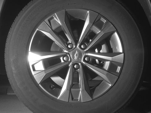 Used 2025 Chevrolet Equinox LT FWD image 13