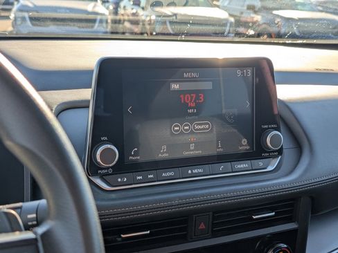 Used 2024 Nissan Rogue SV image 14