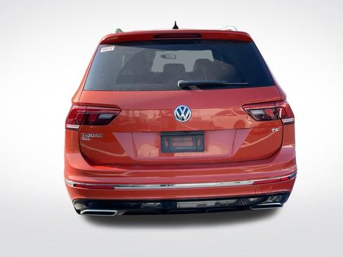 Used 2018 Volkswagen Tiguan SEL Premium w/ R-Line Package FWD image 4