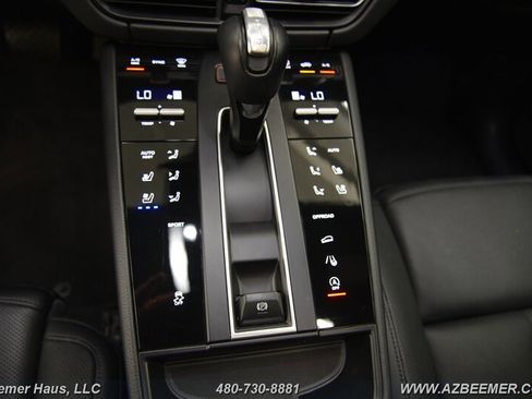 Used 2023 Porsche Macan image 32