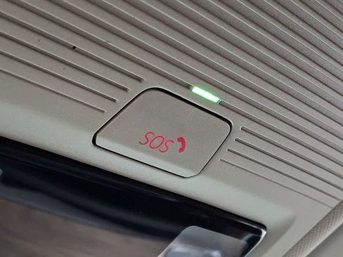 Used 2024 Volkswagen Atlas SE image 24