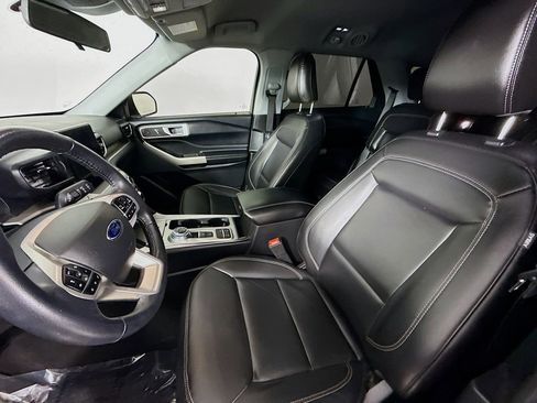 Used 2022 Ford Explorer XLT w/ Equipment Group 202A RWD image 11