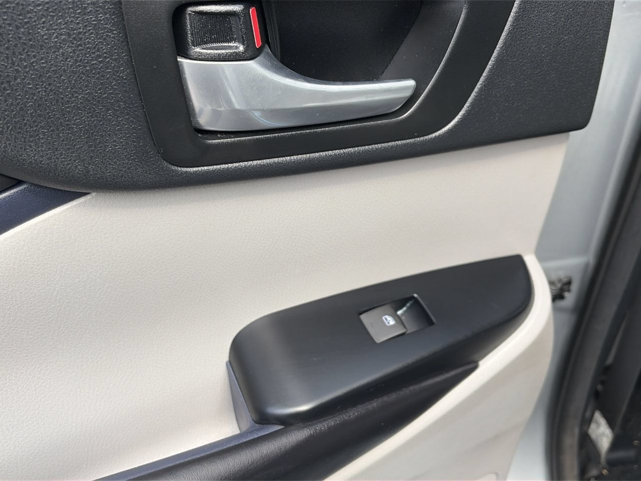 Used 2018 Toyota Highlander XLE FWD image 19