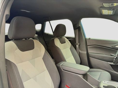 Used 2024 Chevrolet Trax RS w/ Driver Confidence Package FWD image 27