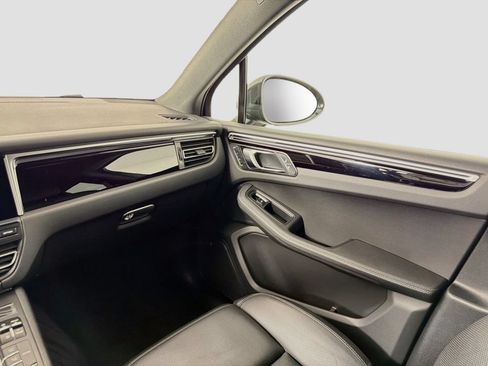 Certified 2021 Porsche Macan AWD/4WD image 23