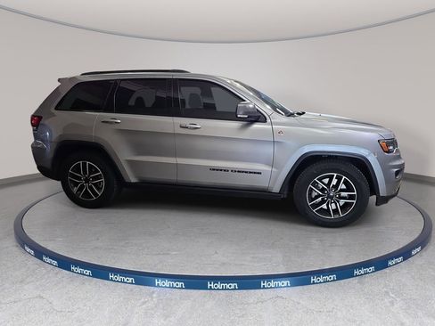 Used 2019 Jeep Grand Cherokee Trailhawk AWD/4WD image 5