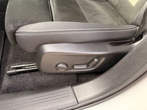 Certified 2023 Volvo C40 P8 Recharge Ultimate image 13