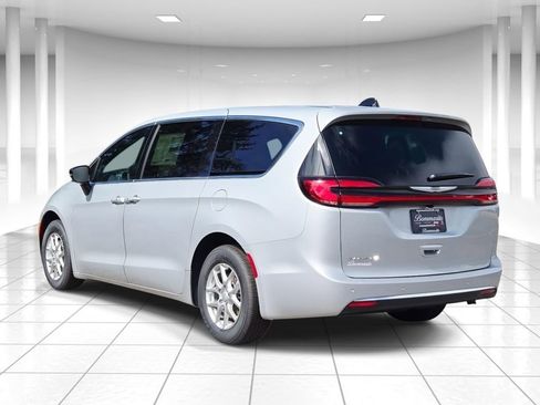 New 2026 Chrysler Pacifica Select FWD image 5