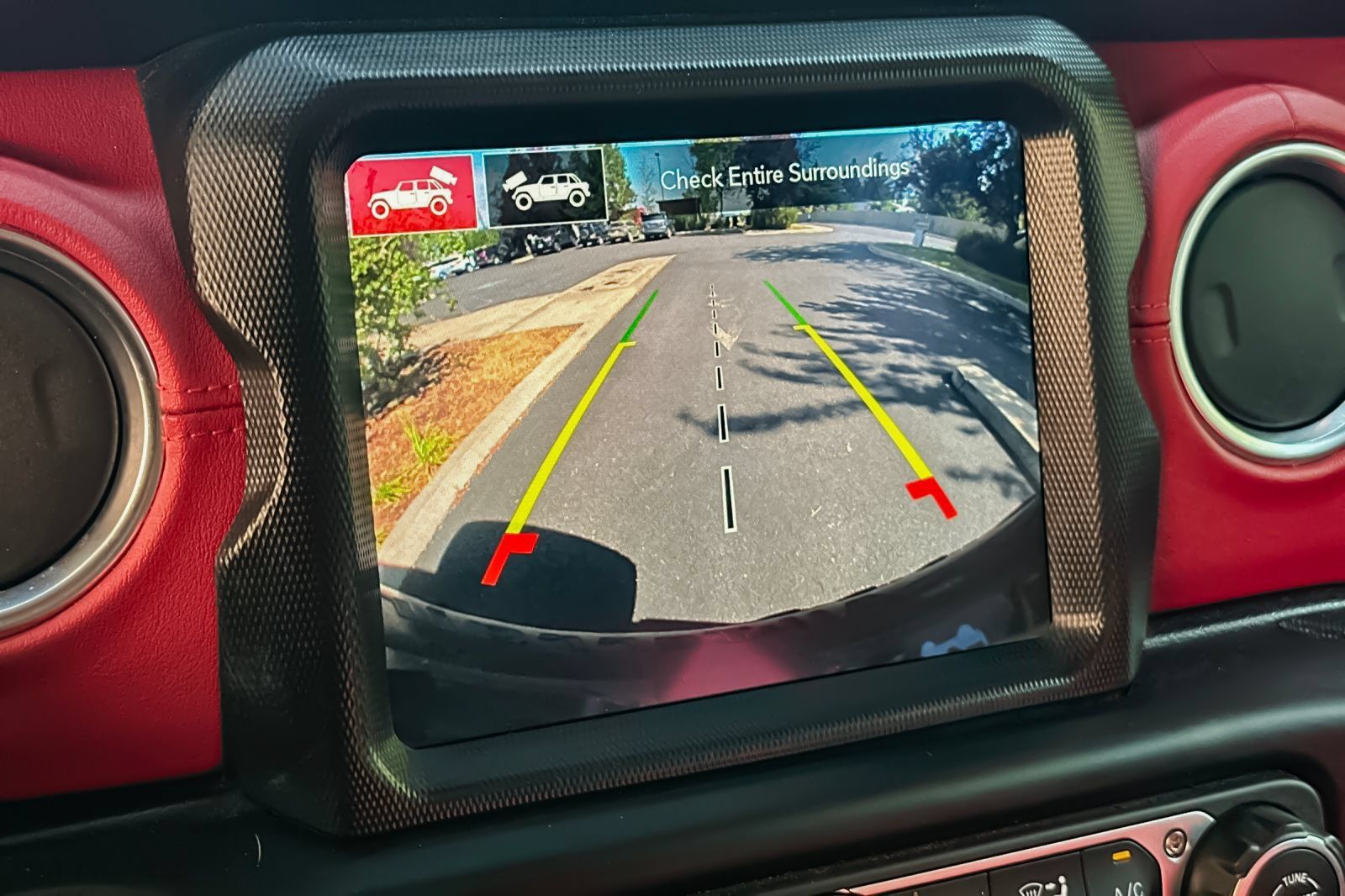 Used 2023 Jeep Wrangler Unlimited Rubicon 4xe AWD/4WD image 26