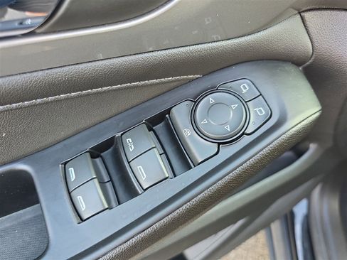 Used 2023 Chevrolet Traverse LT w/ LPO, Floor Liner Package image 15