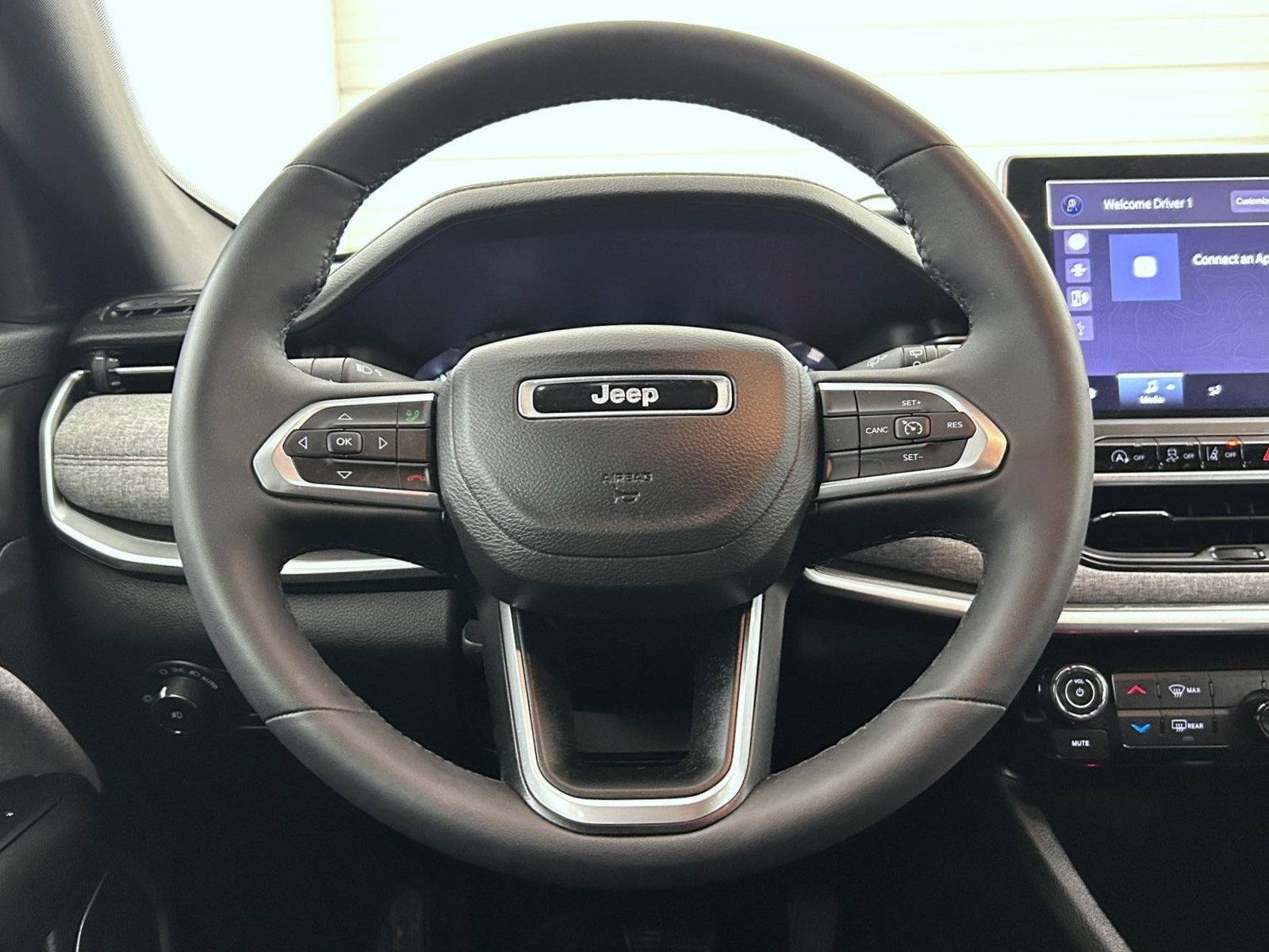 Certified 2023 Jeep Compass Latitude AWD/4WD image 11
