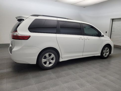 Used 2018 Toyota Sienna LE FWD image 10