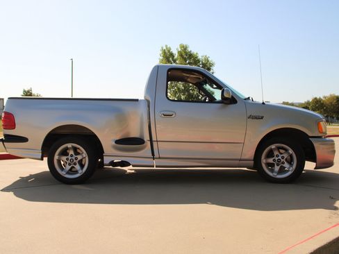 Used 2000 Ford F150 Lightning RWD image 18