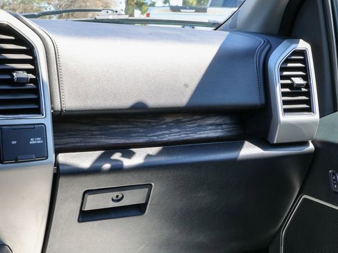 Used 2019 Ford F150 Lariat w/ Equipment Group 502A Luxury AWD/4WD image 17
