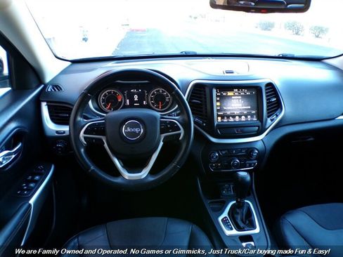 Used 2018 Jeep Cherokee Latitude Plus FWD image 34