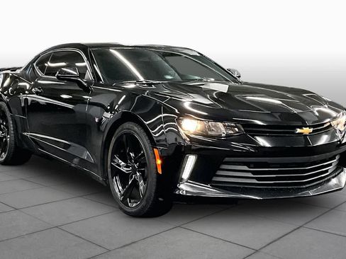 Used 2017 Chevrolet Camaro LT RWD image 2