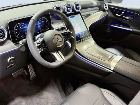 Used 2025 Mercedes-Benz GLC 300 4MATIC image 5