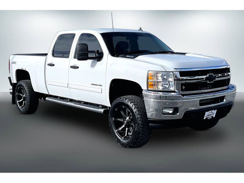 Used 2011 Chevrolet Silverado 3500 LT w/ Interior Plus Package image 3